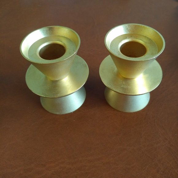 PAIR OF MATTE GOLD SHORT DOUBLE DISK CANDLESTICKS - Picture 2 of 5